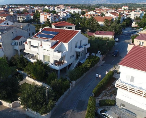 Rooms Villa Ropus