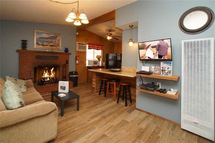 Honey Bear by Big Bear Cool Cabins