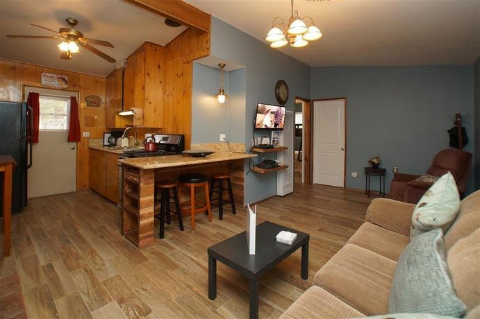 Honey Bear by Big Bear Cool Cabins