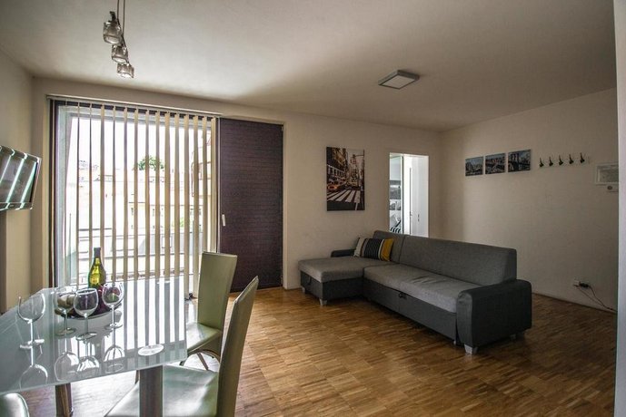 Ruterra Apartment with Garage