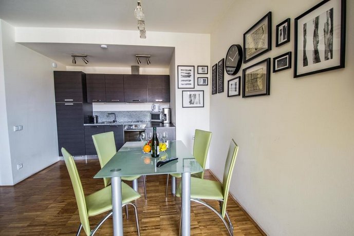 Ruterra Apartment with Garage