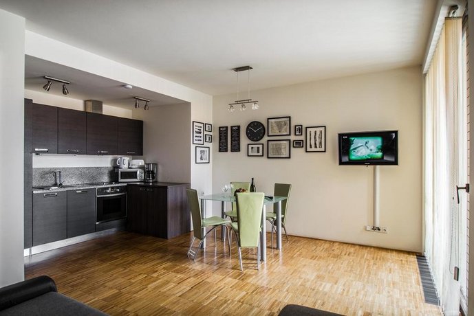 Ruterra Apartment with Garage