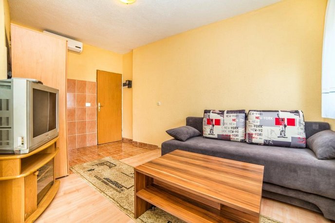 Apartments Smaila 54