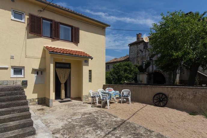Holiday Home Mery Malinska