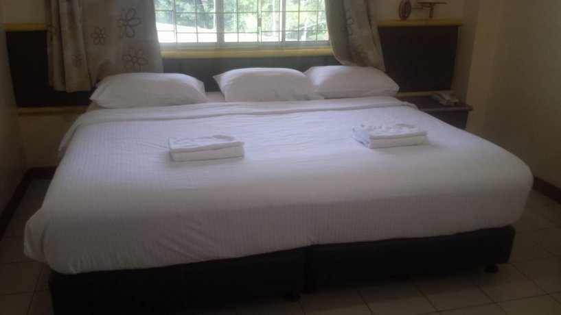 OYO 90104 Lady Anne Hotel