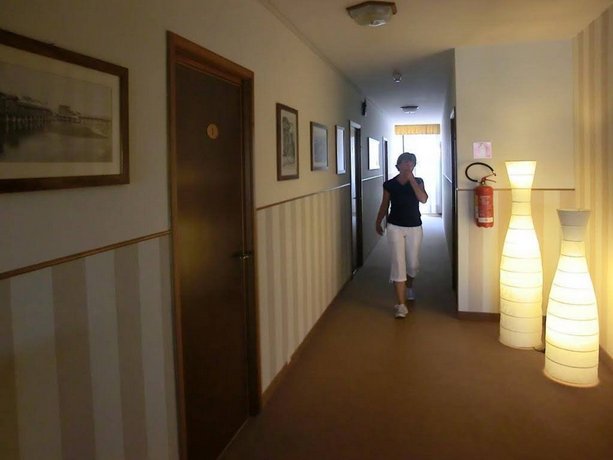 Hotel Carol