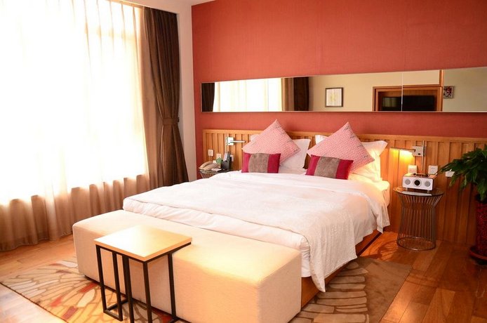 Tang India Sea Spray Suites Hotel