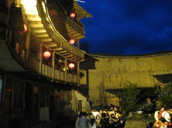 Zhangzhou Tulou Wei Qun Lou Inn