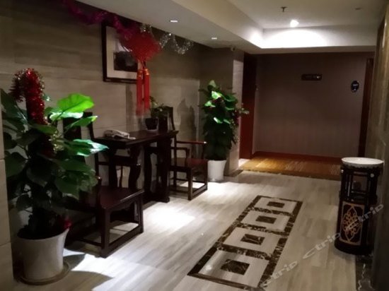 Haitang Xiaoyue Hot Spring Hotel
