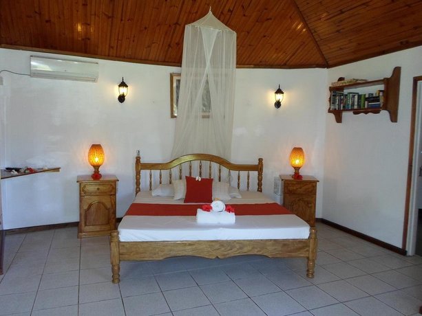 Amitie Chalets Praslin