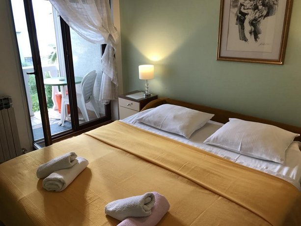 Vesna Parat Apartments and Rooms