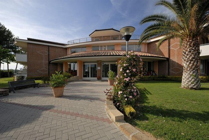 Villaggio Turistico La Cecinella