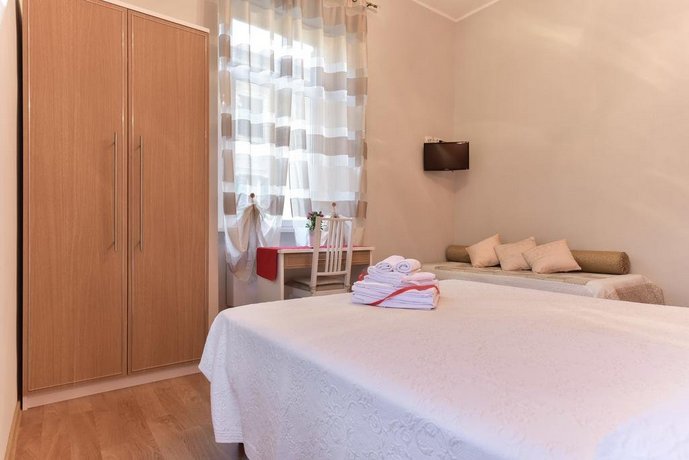 Claudia Suites
