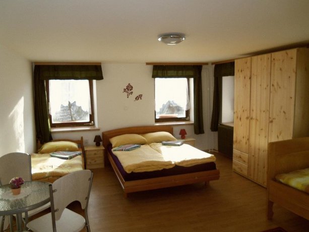 Hostel Rooms Apartment Simon Ceklin