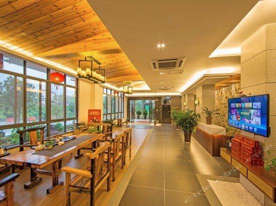 Wuyishan Winding Water Mountain House Inn