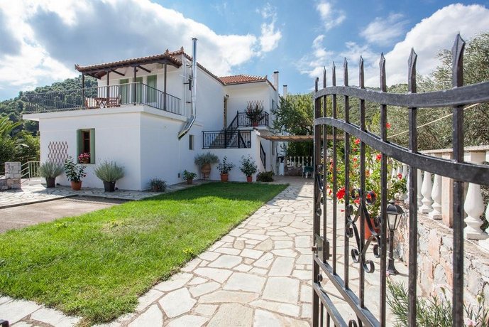 Smaragdi Rooms and Studios