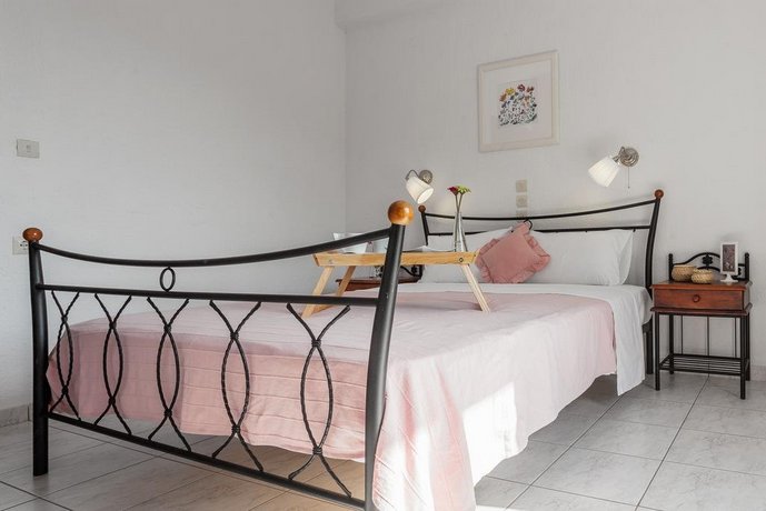 Smaragdi Rooms and Studios
