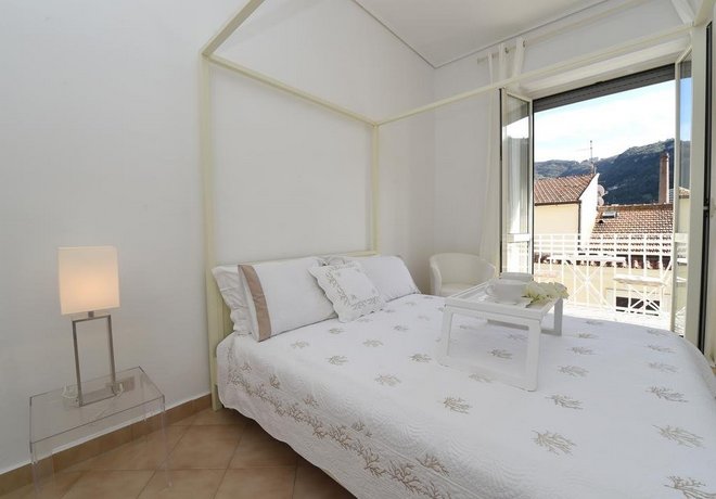 Corso Italia 38 C
