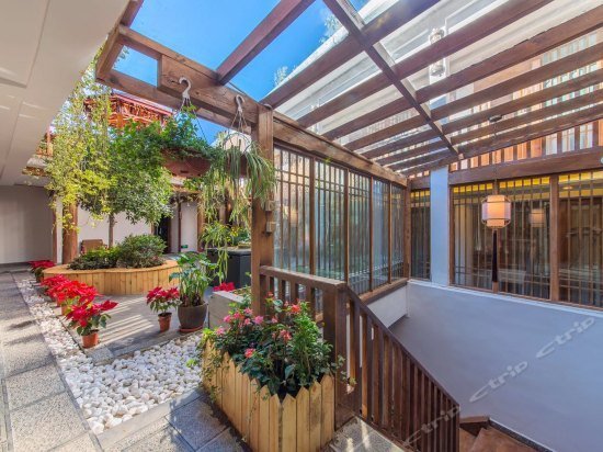 Floral Lijiang Exclusive Memory Inn