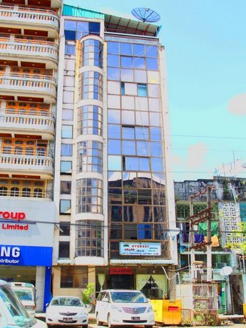 Everest Hotel