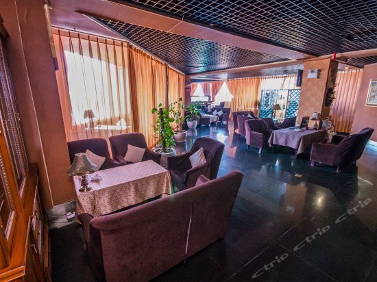 E'meishan Hongji Business Inn