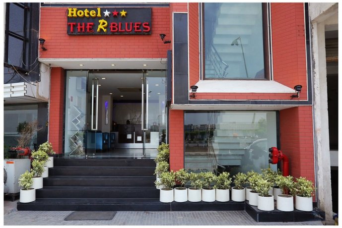 Hotel The R Blues New Delhi Indira Gandhi International Airport India thumbnail