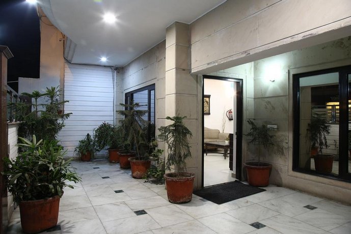 FabHotel Exotica Greenpark