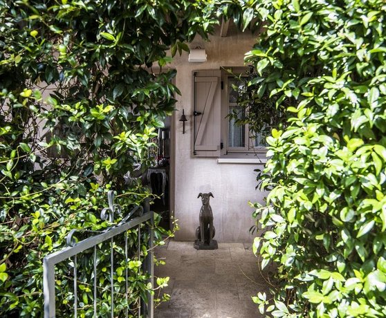 6 Keys Guesthouse
