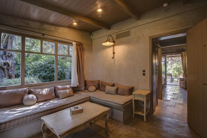 6 Keys Guesthouse