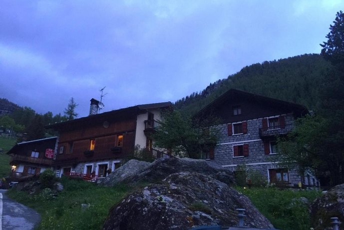 Residence Le Chalet Ayas Antagnod Pian Pera Ski Lift Italy thumbnail