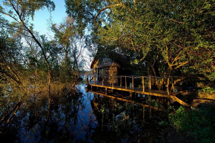 Sindabezi Island Camp