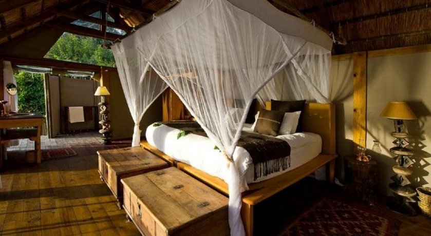 Sindabezi Island Camp
