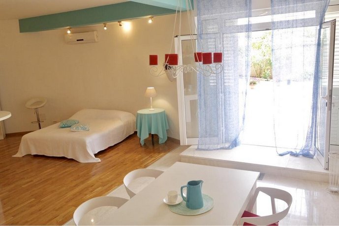 Deluxe Beach Apartments Renata