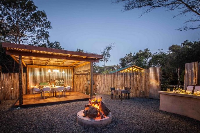 Makakatana Bay Lodge