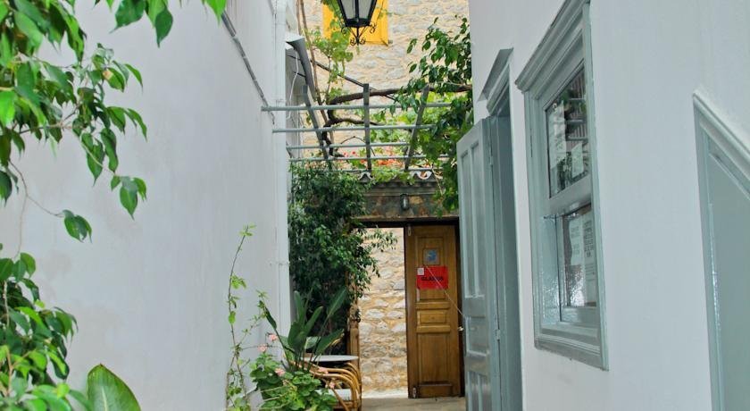 Glaros Guesthouse