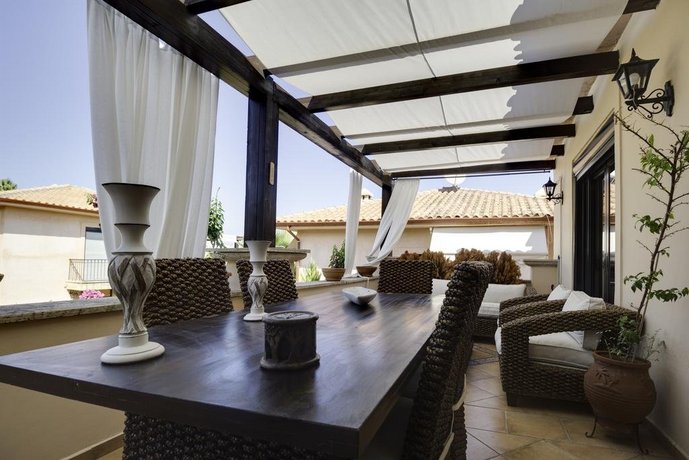 Luxury 2br apartment 50m from beach