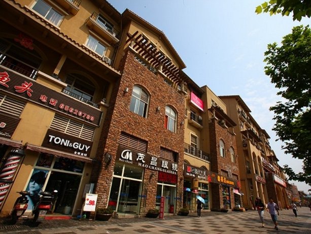 Vatica Chongqing University Town Subway Station Hee Street Pedestrian Street Hotel