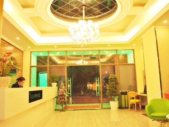 Vatica Chongqing University Town Subway Station Hee Street Pedestrian Street Hotel