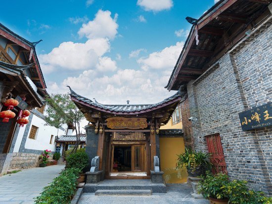 Small Peak Palace the Inn Mandarin Garden Lijiang Center China thumbnail