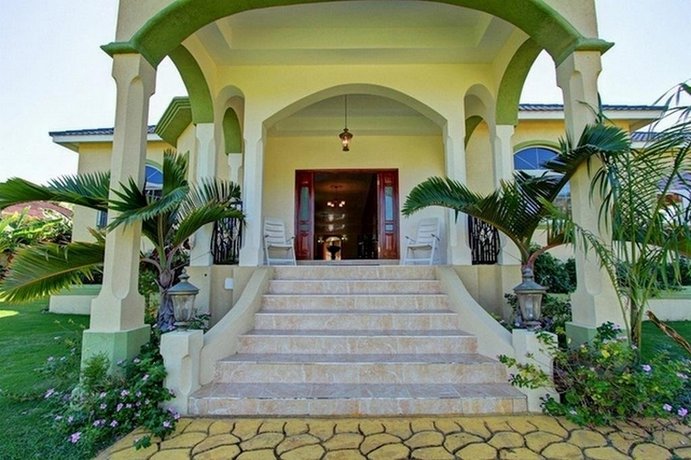 Valencia Villa Ocho Rios