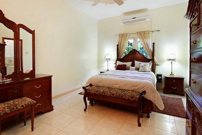 Valencia Villa Ocho Rios