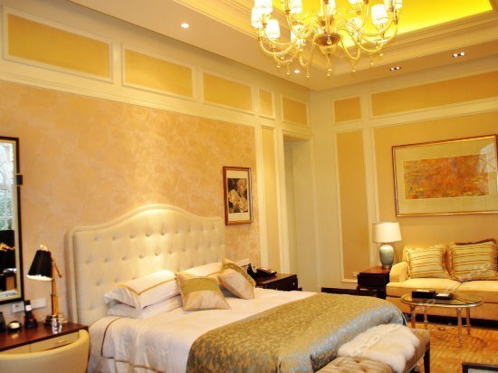 Yunqi Rose Garden Holiday Hotel