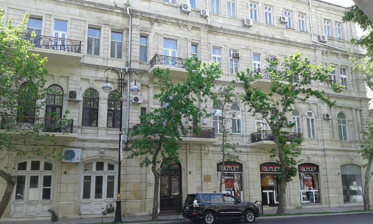 Neftiannikov Avenue Apartment