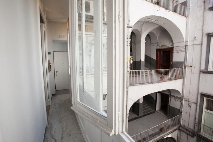 Largo Donnaregina Home
