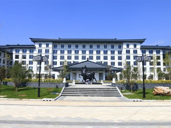 Huazhong Holiday Hotel