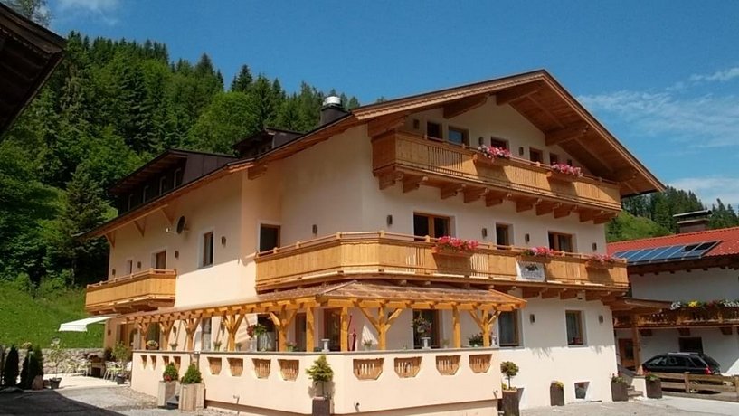 Hotel Almrose Oberau Austria thumbnail