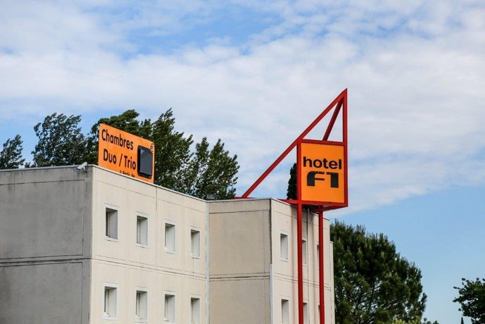 hotelF1 Orange Centre Echangeur A7 A9