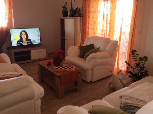 Awesome Home in Donji Humac With Wifi and 5 Bedrooms