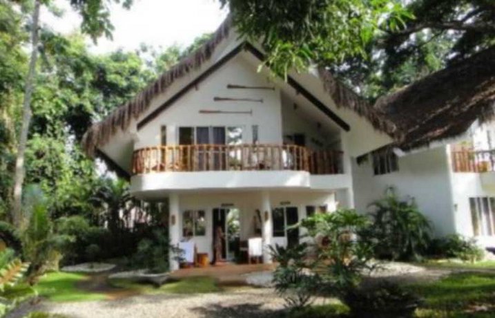 Pura Vida Beach & Dive Resort