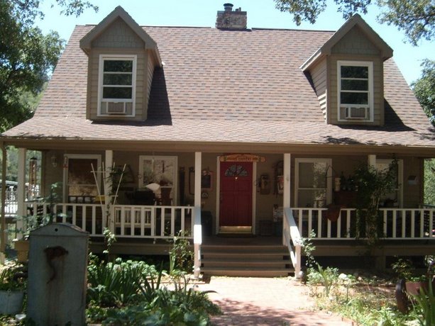 The Julian Inn